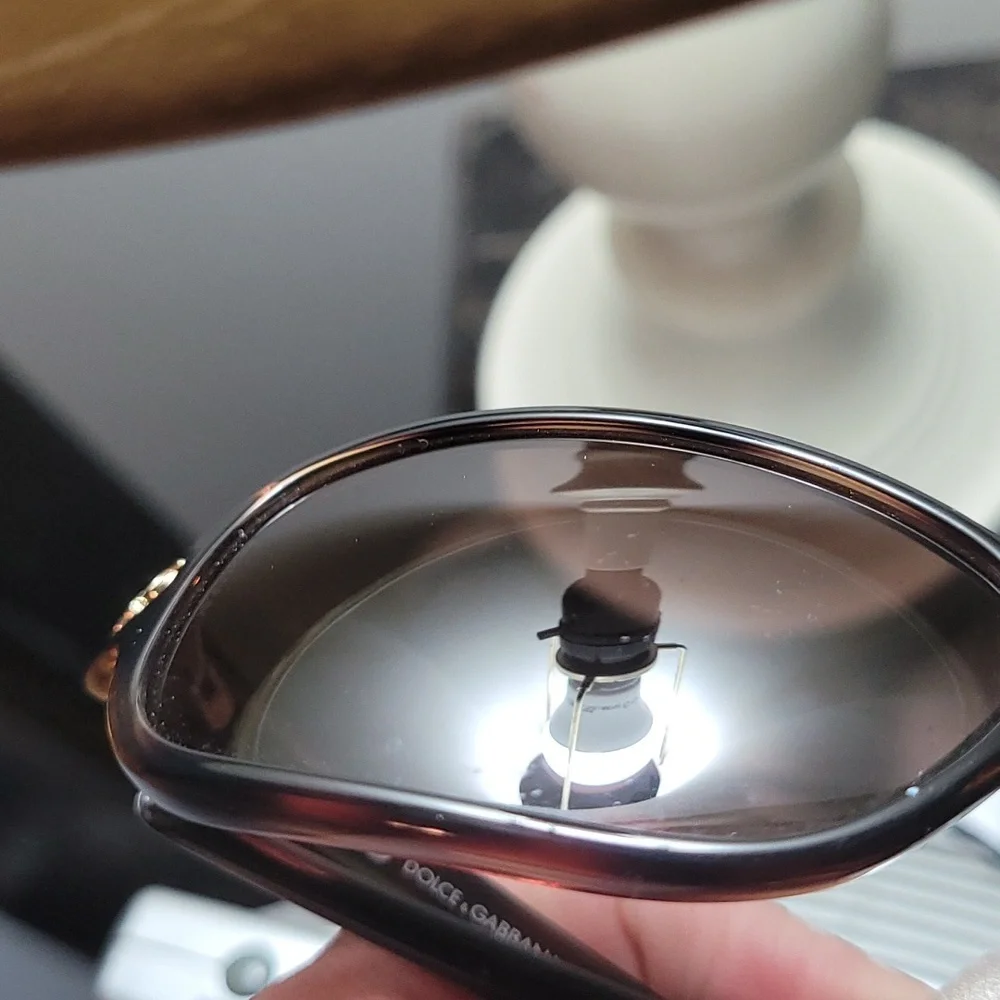 DOLCE AND GABBANA SUNGLASS UNISEX WITH CASE AND CLOTH - Picture 8 of 8